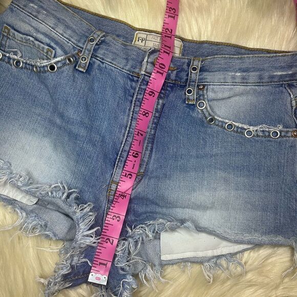 Free People distressed button fly denim shorts sz 27 - Picture 7 of 7